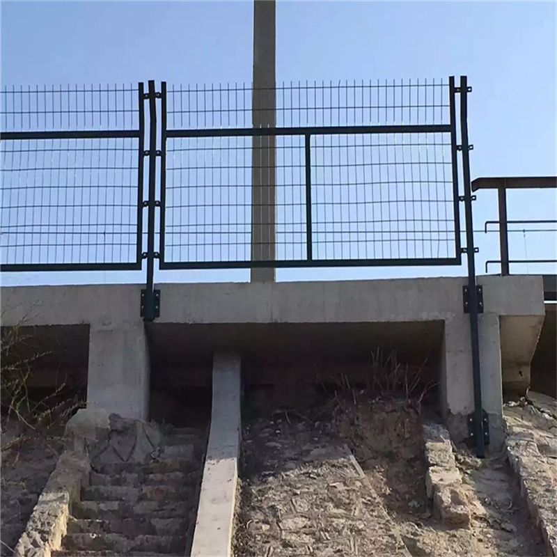 8001型鐵路隔離柵  鐵路沿線隔離網(wǎng)詳細介紹圖片1