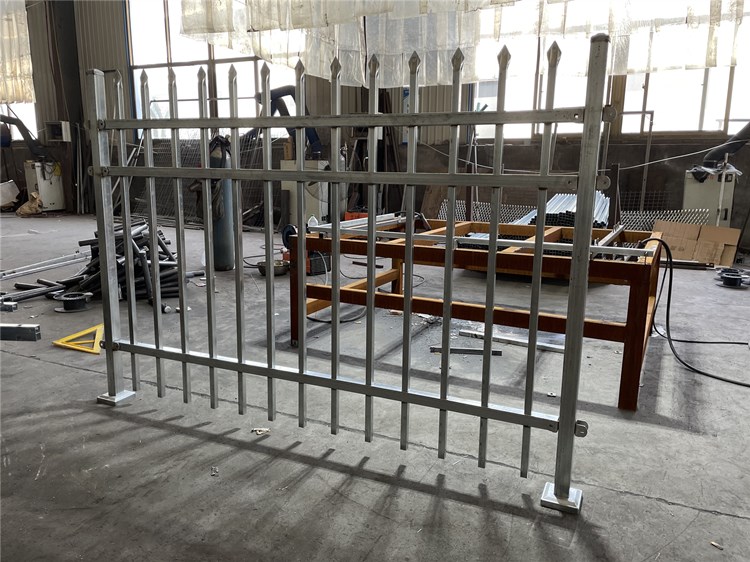 別墅陽(yáng)臺(tái)護(hù)欄圖片1